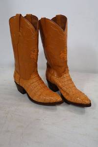lot 185 image: Brown leather boots, size 9