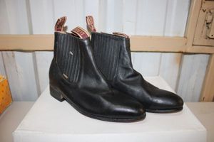 lot 13 image: La Barca short black boots size 9