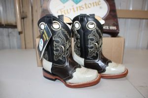 lot 15 image: Kids Twinstone boots black and white color Mex size 15.5