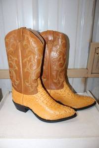 lot 16 image: Brownbuttercup color cowboy boots size 10