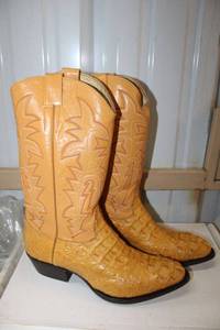 lot 17 image: Black stone boots mangobuttercup color size 10