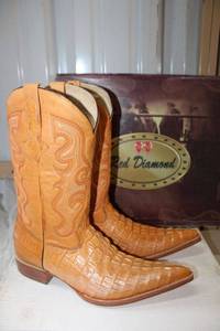 lot 20 image: Red Diamond mandarin color boots size 10
