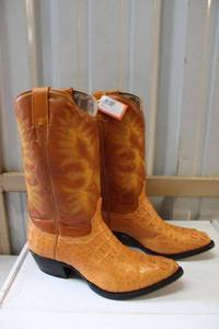 lot 21 image: Brownbuttercup color cowboy boots size 10