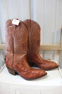 lot 22 image: Cognacbrown color boots size 10