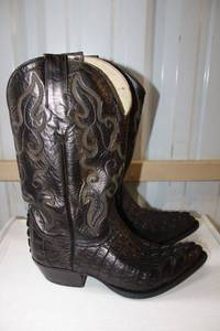 lot 24 image: Black cowboy boots size 10