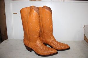 lot 30 image: Mandarin color boots size 10