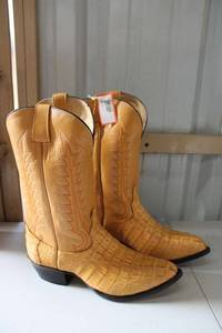 lot 38 image: Hacienda Golden butter color boots size 9.5