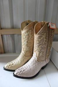 lot 45 image: Sand 2 color boots size 9