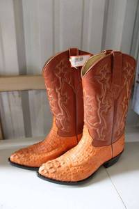 lot 48 image: Hacienda Two tone brown color boots size 9