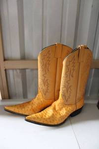lot 50 image: Fresno golden butter color boots size 9