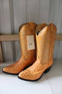 lot 52 image: Light brown color boots size 9.5