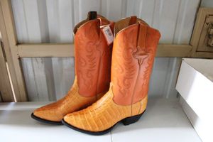 lot 54 image: Mandarin color boots size 9.5