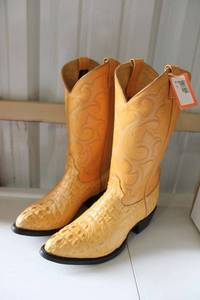 lot 57 image: Hacienda Golden butter color boots size 9.5