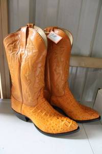lot 59 image: Light brownmandarin color boots size 9.5