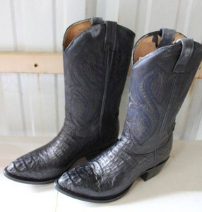 lot 61 image: Black cowboy boots size 9.5