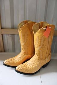 lot 62 image: Hacienda golden butter color boots size 9.5
