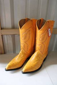 lot 67 image: Golden butter color boots size 10.5