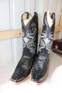 lot 69 image: Red Diamond black color boots size 9