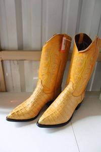 lot 75 image: Hererra mango color boots size 9.5