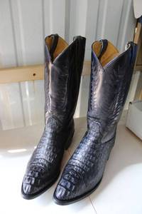 lot 78 image: Black boots size 11.5