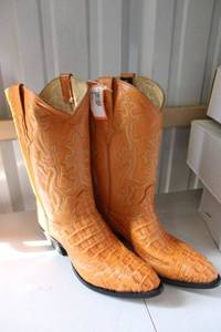 lot 80 image: Mandarin color boots size 11