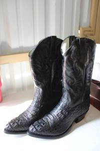 lot 83 image: Hornback Eagle Oak black boots size 10
