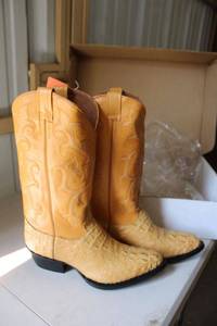 lot 89 image: Buttercup color boots size 9.5 (see photos)