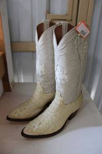 lot 90 image: Bone color boots size 7.5