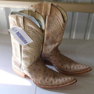 lot 99 image: Herrera Sand color boots size 6.5