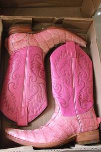 lot 206 image: Pink Caiman boots size 6