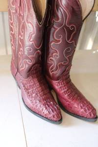 lot 209 image: Wine color boots size 6