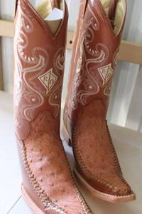lot 212 image: Red Diamond boots size 9.5