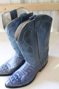 lot 219 image: Blue color boots size 10