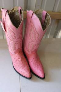 lot 220 image: Pink color boots size 9.5