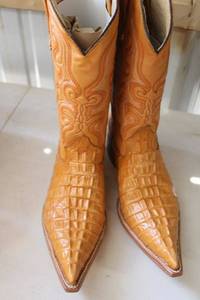lot 222 image: Red Diamond golden brown color boots size 9.5
