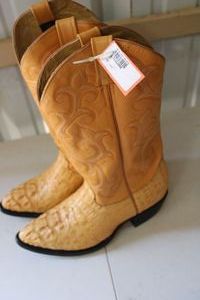 lot 224 image: Golden brown color boots size 8.5