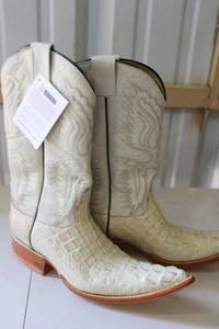 lot 225 image: Herrera bone color boots size 6