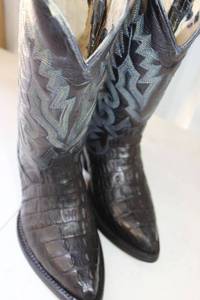 lot 228 image: Black color boots size 6.5