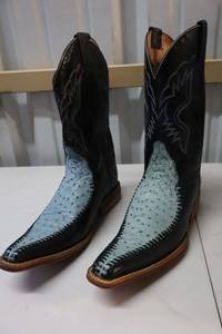 lot 230 image: Herrera blue and black color boots size 5.5