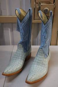 lot 235 image: Herrera Caiman blue color boots size 6