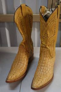 lot 236 image: Herrera light brown color boots size 6