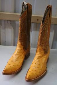 lot 242 image: Herrera light brown color boots size 6