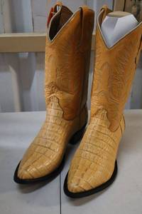 lot 243 image: Hacienda light brown color boots size 9.5