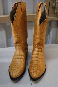 lot 244 image: Mandarin color leather boots size 9.5