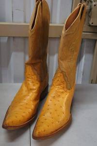 lot 250 image: Herrera golden yellow color boots size 8