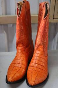 lot 252 image: Hacienda mandarin color boots size 10.5