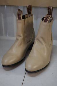 lot 255 image: La Barra short boot bone color size 8