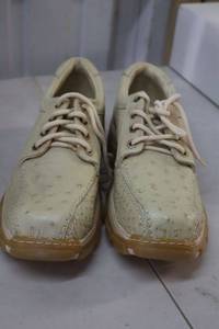 lot 257 image: Herrera leather tennis shoes bone color size 8