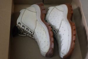lot 258 image: Red Diamond leather tennis shoes bone color size 7.5
