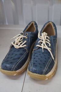 lot 263 image: Herrera leather tennis shoes blue color size 9